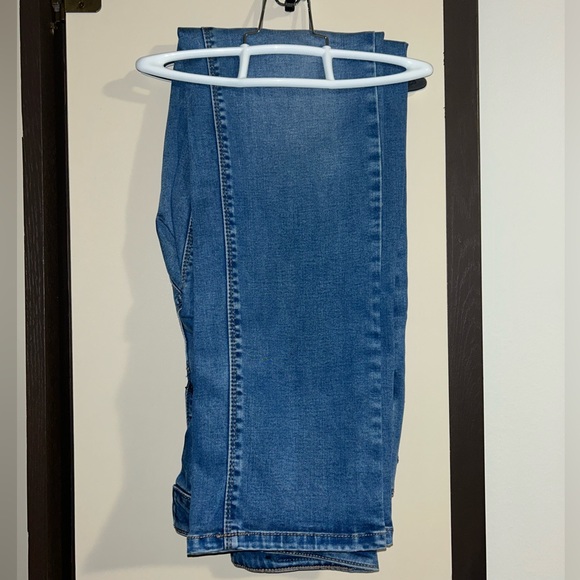 Relaxed Jeans - Picture 2 of 3